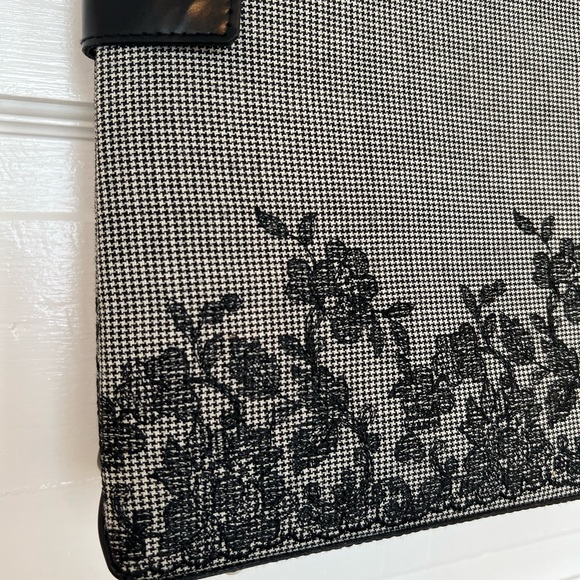 Beautiful Vintage Isabella Fiore expandable handbag - Picture 2 of 5